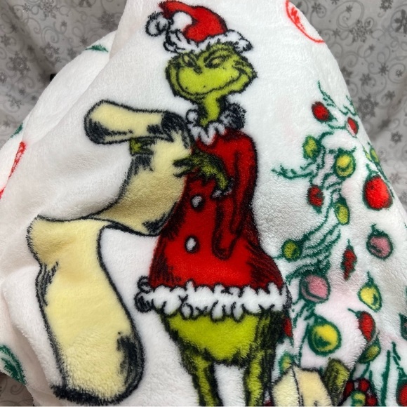 How The Grinch Stole Christmas Oversized VIRAL Throw Blanket - CIndy Lou Who Max - Picture 7 of 8